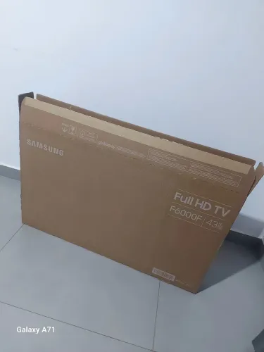 Vendo caixa de tv 43 polegadas