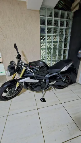 Triumph street triple 675