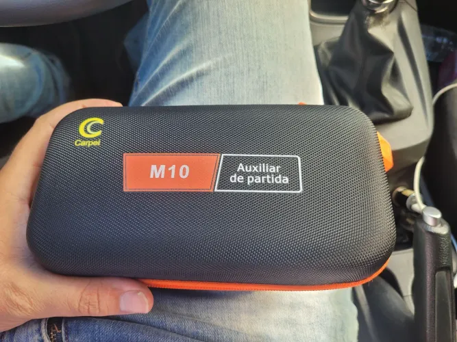 Auxiliar de partida e carregador portátil de celular