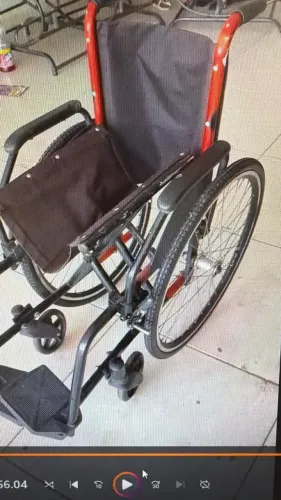 CADEIRA DE RODAS USADA EM BOM ESTADO - PNEUS NOVOS