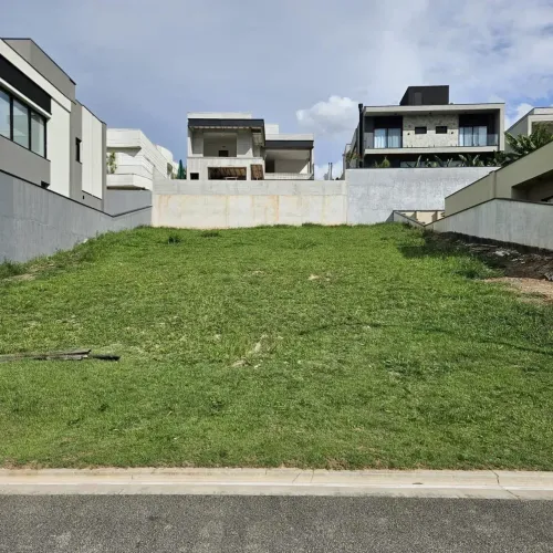 Lote/Terreno para venda possui 525 metros quadrados