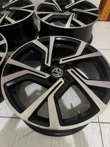 JOGO DE RODAS ORIGINAIS VW 17 DIAMANTADAS PRETO/DIAMANTE - R$3.500