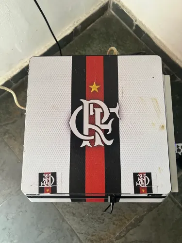 Vendo PlayStation 4 personalizado do flamengo, em excelente condições!