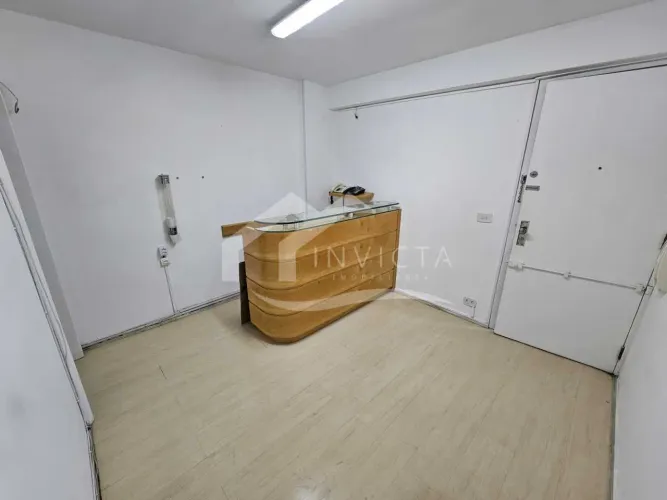 EXCELENTE SALA COMERCIAL EM COPACABANA!