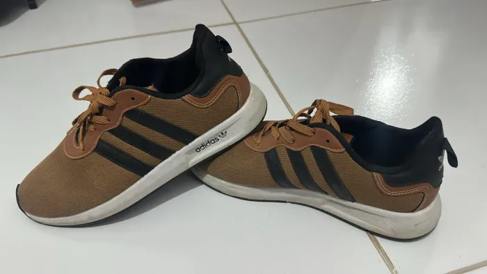 Tênis Adidas