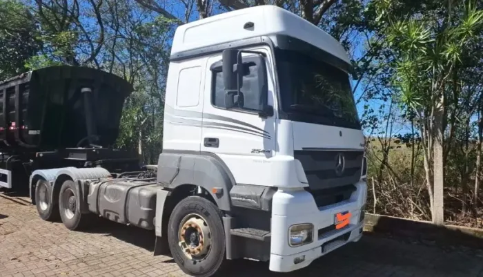 Cavalo Mecânico MB 2544