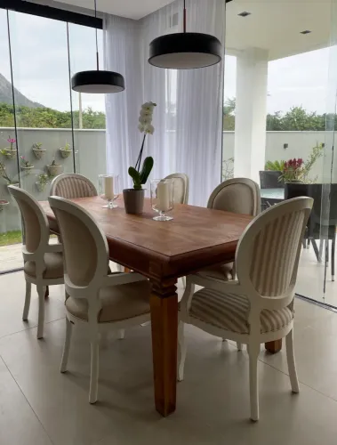 CADEIRAS MEDALHÃO WOOD PRIME COM BRAÇO