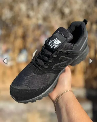Liquidação: New Balance 574 Todo Preto e Gelo - Últimos Pares!
