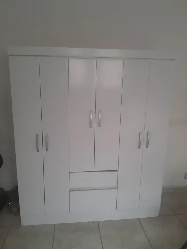 Guarda roupa branco
