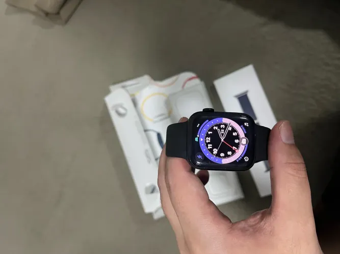 Apple Watch SE 44mm 2nd Gen - GPS