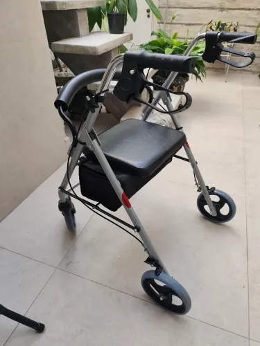 Andador com rodas