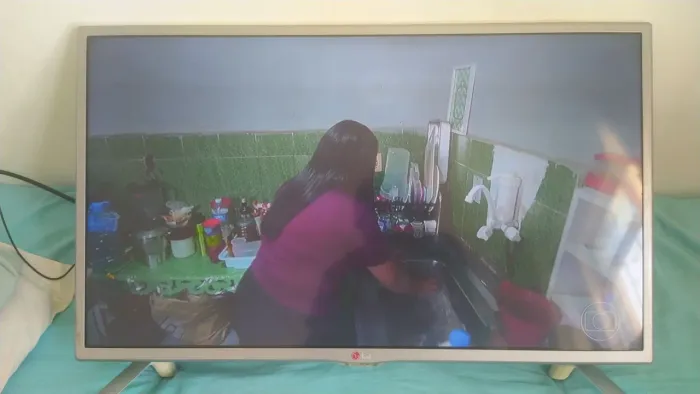 TV LG 32 POLEGADAS NÃO É SMART, FUNCIONANDO PERFEITAMENTE ACOMPANHA CONTROLE
