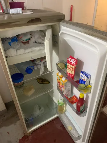 Vendo geladeira ou troco por celular 