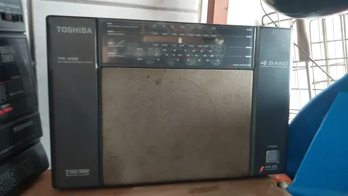 Antigo Rádio AM FM Toshiba funcionando