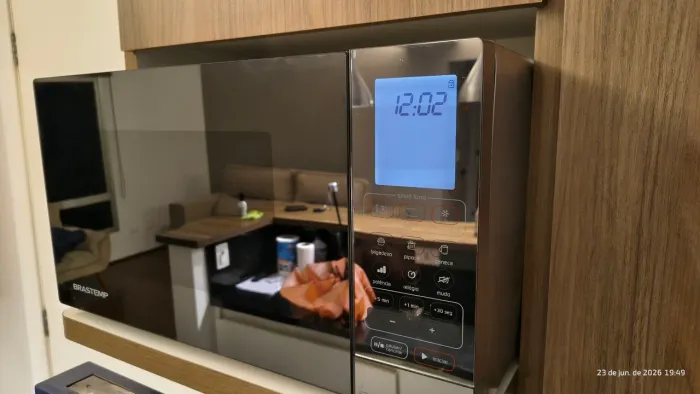 Micro-ondas Brastemp BMY45ARANA - 30L em aço inox <br>