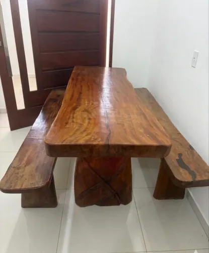 Conjunto Rústico: Mesa Pranchão de Jaqueira Maciça (2,10m) + 2 Bancos