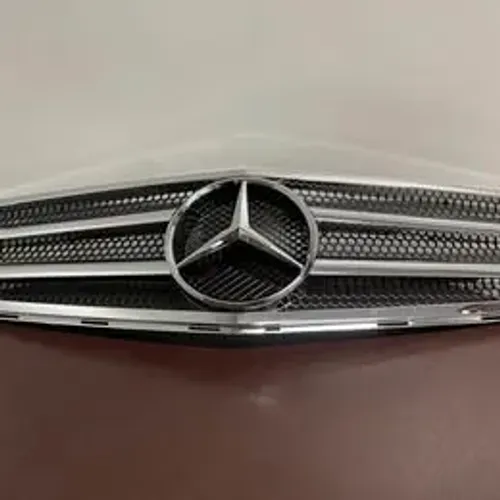 GRADE FRONTAL MERCEDES C180