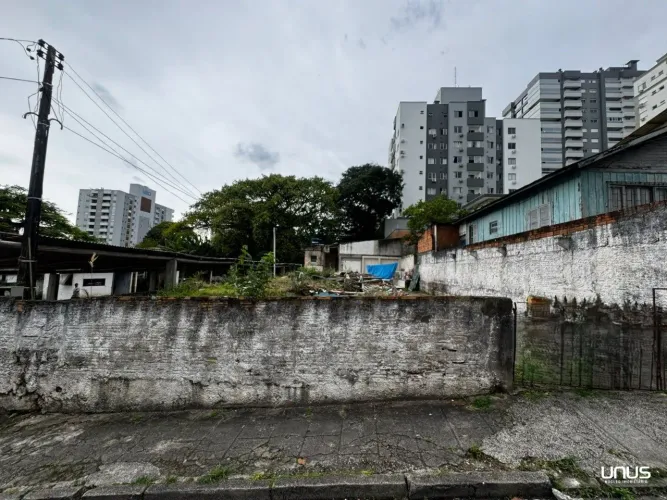 Terreno em Barreiros com 300 metros de área.