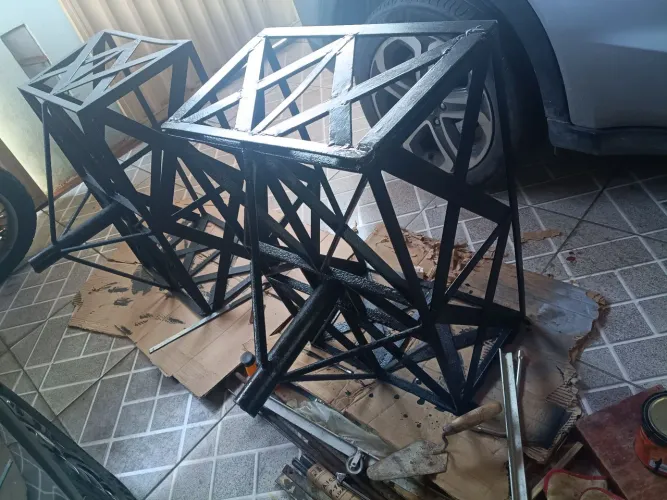 Vendo lixeira de ferro reforçada