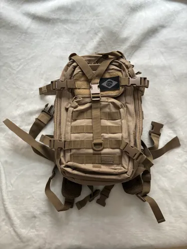 Mochila Tática + Bastão Trilha