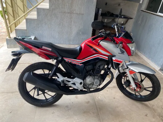 Contato somente por WhatsApp 61 9 * ( Elias) moto em excelente condições