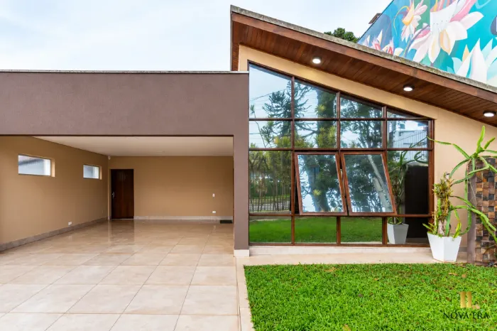 CASA COM 4 QUARTOS, SUÍTE MASTER, EDÍCULA E ESPAÇO GOURMET NO AHÚ.