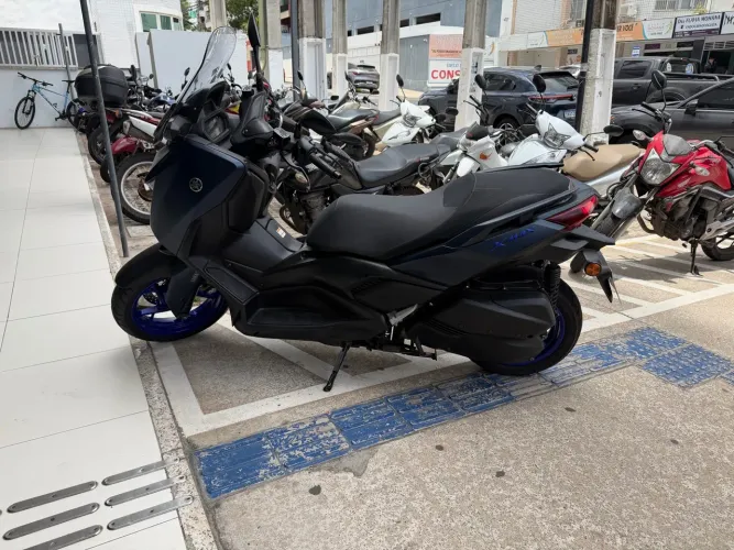 Vendo Xmax 250 cc sem detalhes
