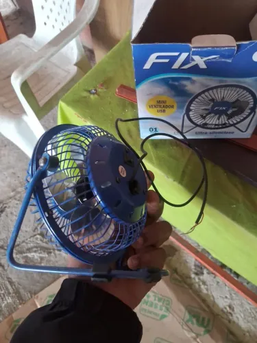 Mini ventilador de mesa ou carro