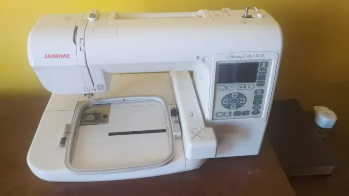 Máquina Janome Memory Craft 200E BORDADO