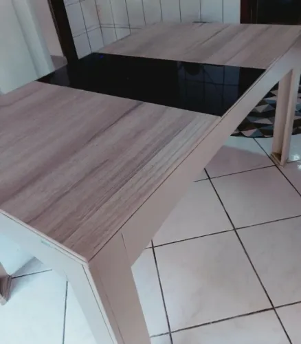 Conjunto Mesa de Jantar 6 Lugares com Tampo de Vidro e Cadeiras Estofadas