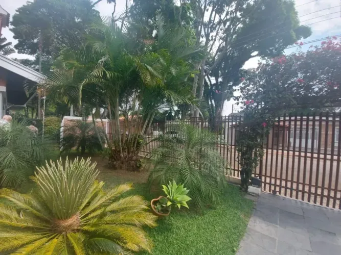 Térrea para venda possui 302 metros quadrados com 4 quartos