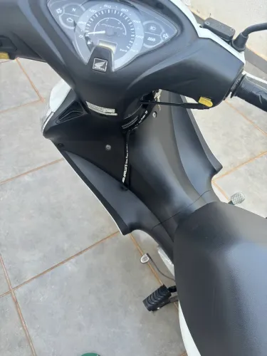 Biz 125 Branca