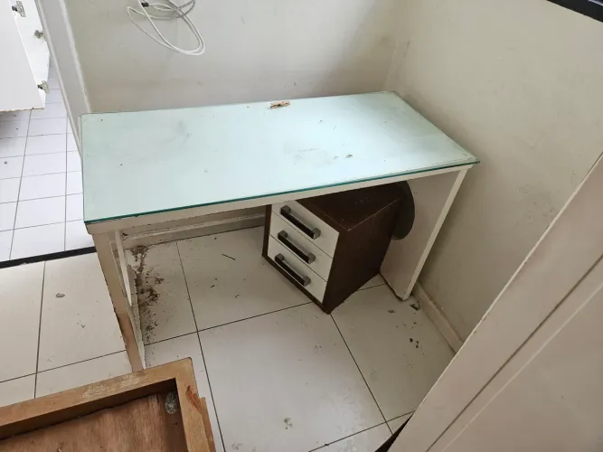 Mesa de computador + gaveteiro