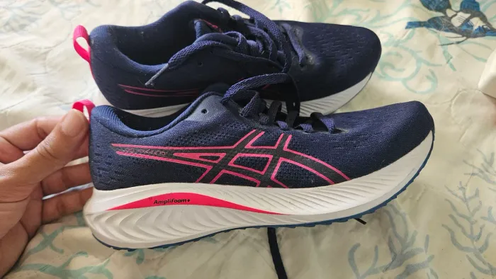 Tenis asics semi novo