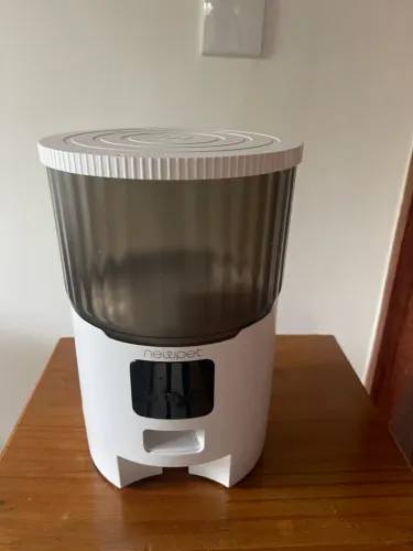 Comedouro automático Newpet usado