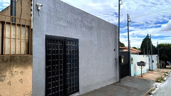 Vende-se casa com sala comercial no Marajoara em Vg