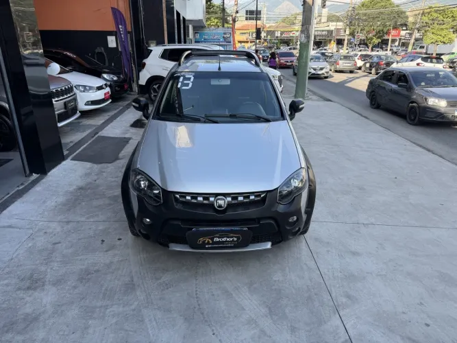 Fiat Strada Adv. Ext. 1.8 Locker Dual.flex CE 2013