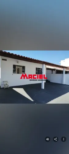 CASA EM CARAGUATATUBA COM 02 QUARTOS, 01 SUÍTE, PRÓXIMA AO CENTRO .