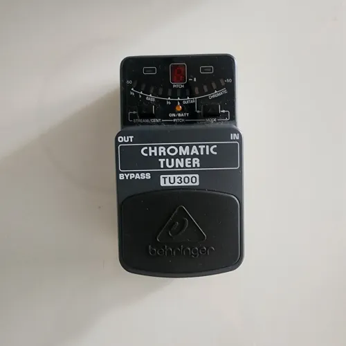 Pedal Behringer Tuner afinador zerado!