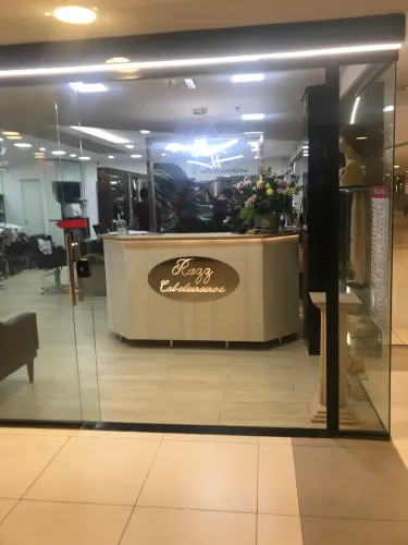 Manicure com Experiência e cabeleireiros 