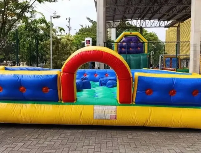 VENDE-SE BRINQUEDO INFLÁVEL - GUERRA DE COTONETE!