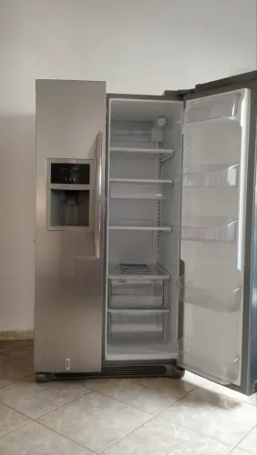 Geladeira frigidaire.Nova