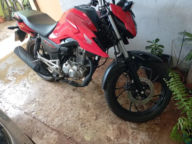 Moto novinha na promoção