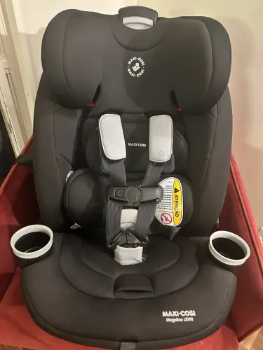 ? OPORTUNIDADE - Maxi-Cosi Magellan LiftFit por menos da metade do preço!