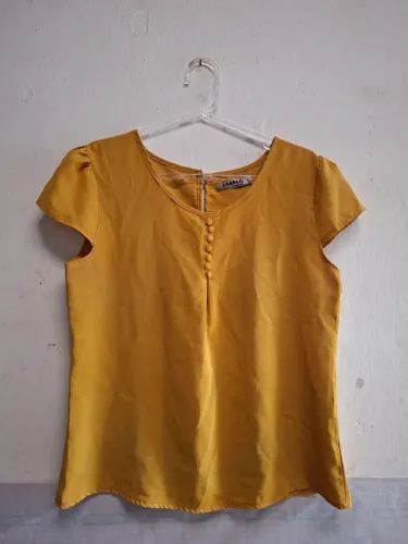 Camisa social amarela, tamanho M