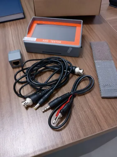 TESTADOR DE CAMERA CFTV PORTÁTIL TELA 4,3 POLEGADAS - NOVÍSSIMO, USADO APENAS 2 VEZES.