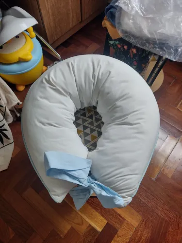 Almofada para amamentação com laço 