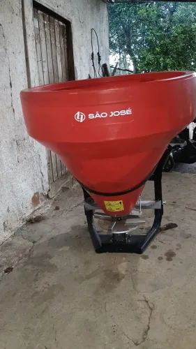 Distribuidor de Calcário São José DS600