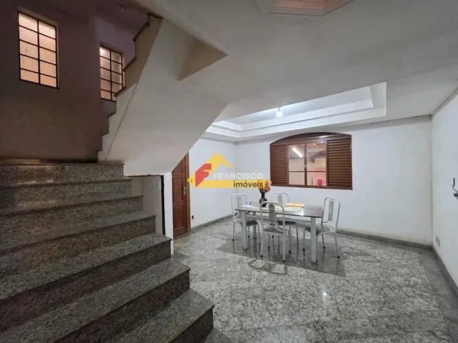 Casa à venda, 7 quartos, 1 suíte, 1 vaga, São José - Divinópolis/MG