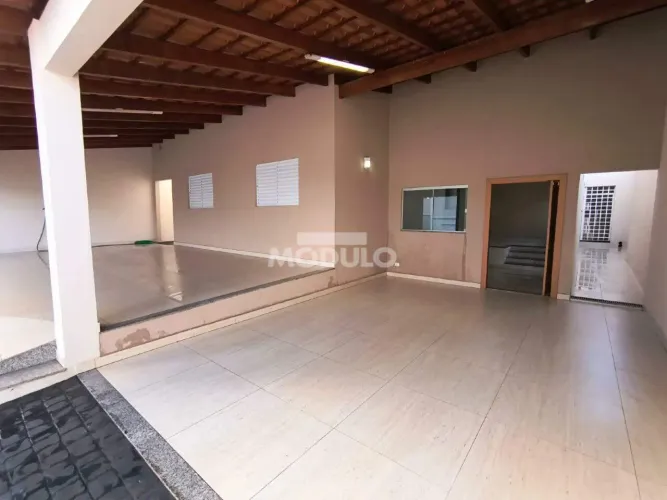 Casa residencial disponível para locação no bairro Tibery.